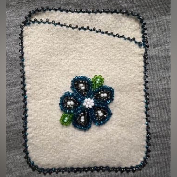Beaded blue flower card holder - Picture 1 of 6